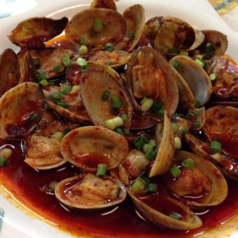 Boiled spicy clams