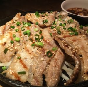 豚バラの塩焼き(ピリ辛薬味ポン酢添え)