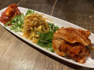 キムチ、カクテキ、豆もやしの盛り合わせ