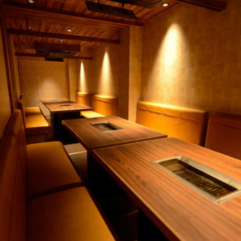 With good access from Umeda Station and Osaka Station, it is ideal for large gatherings.If you use all the private rooms on the second floor, you can accommodate gatherings of up to 20 people.Please enjoy your meal and conversation in a calm atmosphere.