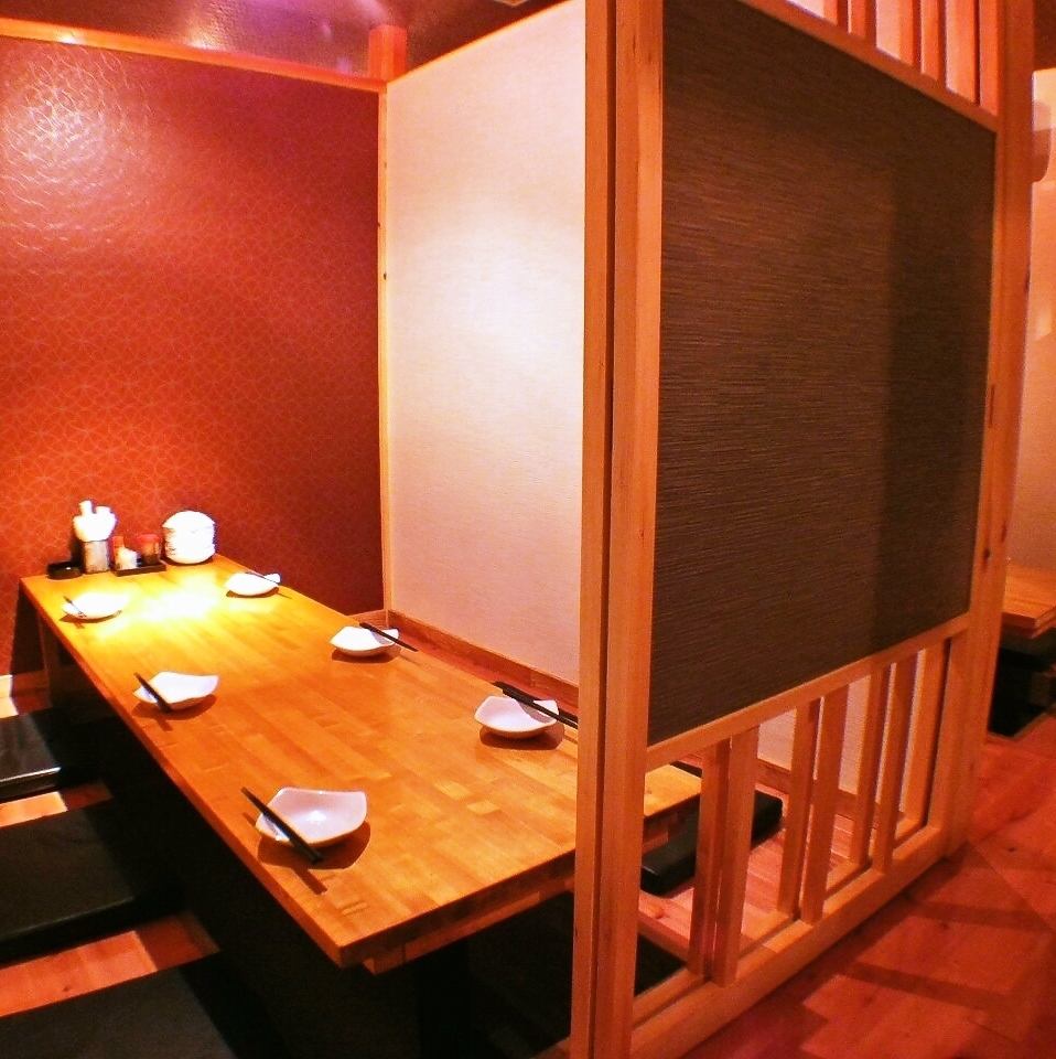 A private room with warm lights that can accommodate 20 or more people♪All you can eat and drink for 2 hours from 2,700 yen