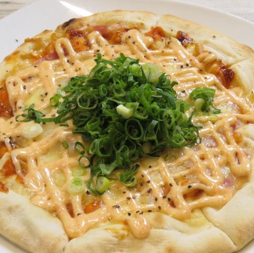 Japanese-style pizza with mentaiko and green onions
