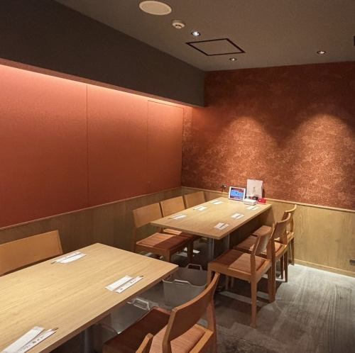 ゆっくりくつろげる店内。