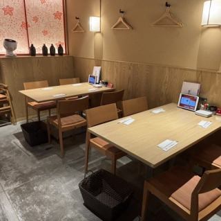 Table seating for 2 to 4 people available.The modern, calm and stylish design evokes the image of Kyoto. Small groups are welcome to drop in! Please take your time and relax in our extremely comfortable store.