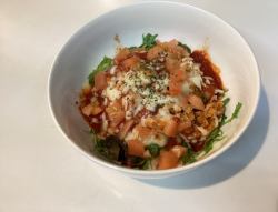 マグロのタコライス