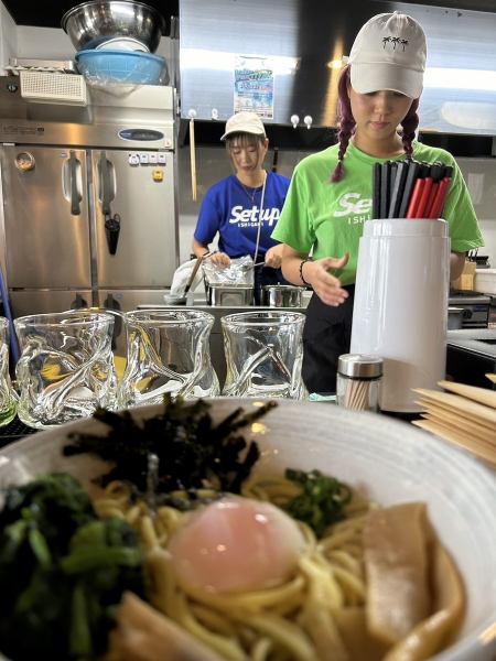 【真新しい店内！】ニューオープンのお店なので真新しい清潔感のある店内でお食事をお楽しみ頂けます◎