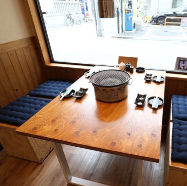 因為它剛剛開放，Oshiki的感覺也很特別！少數顧客的特殊座位是一樓的窗戶座位。您可以一邊享受烤肉一邊欣賞懷舊遺蹟的剩餘市中心的風景♪