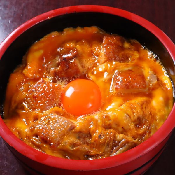 We highly recommend the Oyakodon as the final dish. It's a luxurious dish made with high-quality Nagoya Cochin chicken and eggs. 1,500 yen (tax included).
