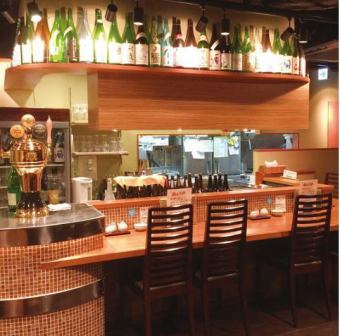 [One person is also welcome♪] We also have comfortable counter seats.How about a drink on the way home from work?