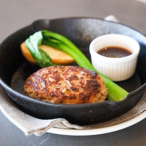 こだわりのピッツァや溶岩石で焼き上げるグリル料理★