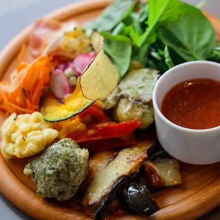 メインのお料理はその場で☆季節のお惣菜を楽しめる♪ランチセット A メイン料理＋550円(税込)◆