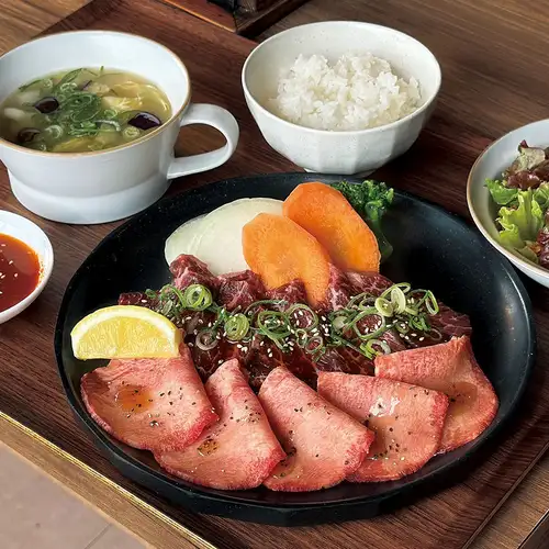 The rich flavor comes from meat carefully selected by skilled artisans.