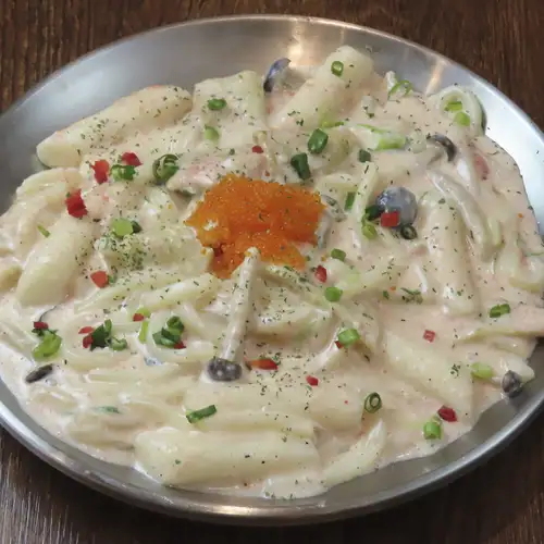 女性に大人気！明太子クリームチーズうどん