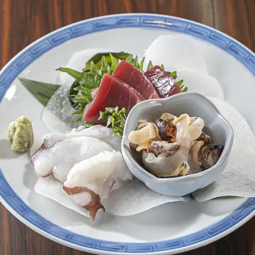 市場仕入れの新鮮魚介を楽しむ「お造り3種盛り」