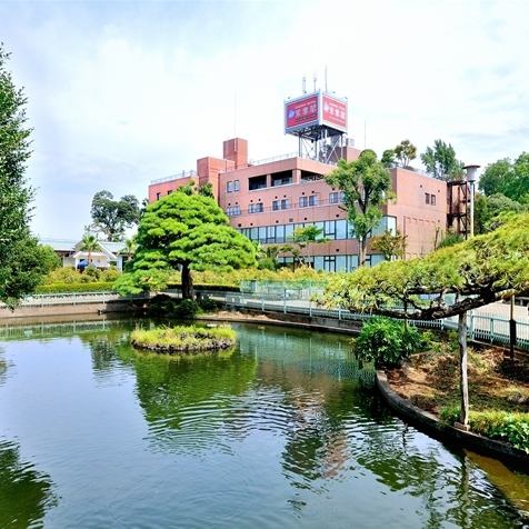 水と森と庭園に囲まれた静かなレストランでお寛ぎください♪