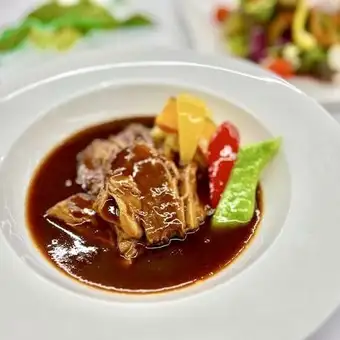 在酒店享用一顿略带奢华感的休闲午餐♪