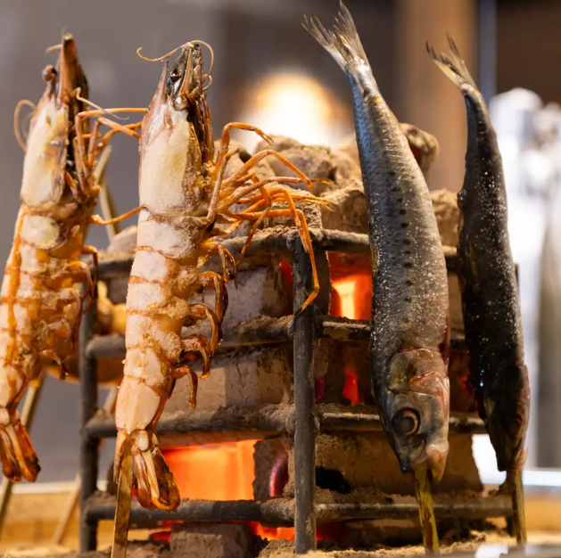 【近鉄八尾からスグ◎】お客様の目の前で焼く囲炉裏焼きと職人が上げる天ぷらが絶品♪