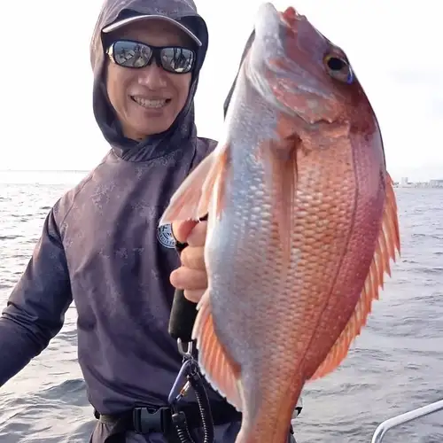 時折スタッフが釣った新鮮な魚が入ることも！