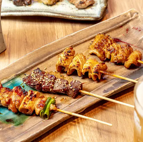 【LIVE感満載◎】旬の食材が堪能！「囲炉裏で焼く串料理」/176円(税込み)～