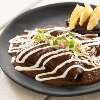 モレのチキンエンチラ―ダス