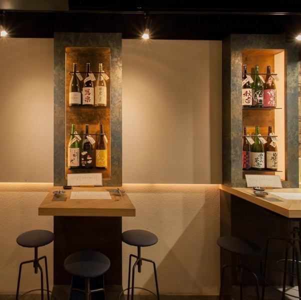 [High chair table] We have 4 seats available for up to 2 people.This bar-style seating is recommended for those who want to drink while enjoying conversation with friends or partners ◎ Sake masters and sake beginners are also welcome!!