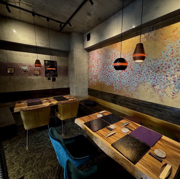 【貸切は立食形式で対応可◎】結婚式の２次会など立食形式でご利用の場合は、20～30名様ほどまで対応可能です。宴会や同窓会、少人数の集まりにも最適です。貸切の際は、ご予算に合わせてご提案いたしますのでお早めにご相談ください。