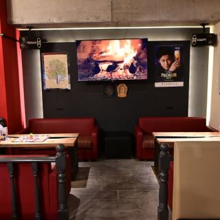 天文館に佇むお洒落な隠れ家は中に入るとゆったり寛げる特別な空間が広がります。間接照明が落ち着くソファー席で、のんびり寛ぎながらお食事をおたのしみいただけます◎デートや女子会、お仕事帰りの宴会にぴったりのお席を多数ご用意しております!ご利用シーンに対応した幅広いコースもございますので是非ご利用ください