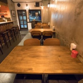 団体様のご宴会も大歓迎です！広々としたテーブル席を組み合わせて、大人数でのご利用にも柔軟に対応いたします。