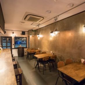 賑やかな宴会利用には、テーブル席がおすすめです。美味しい料理とお酒を囲んで、楽しいひとときをお過ごしください。