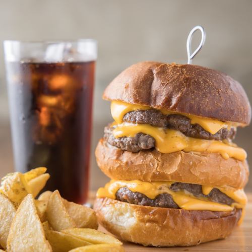 ≪ディナーでも楽しめる衝撃のバーガー☆≫BITES BURGER ￥3,000(税込)