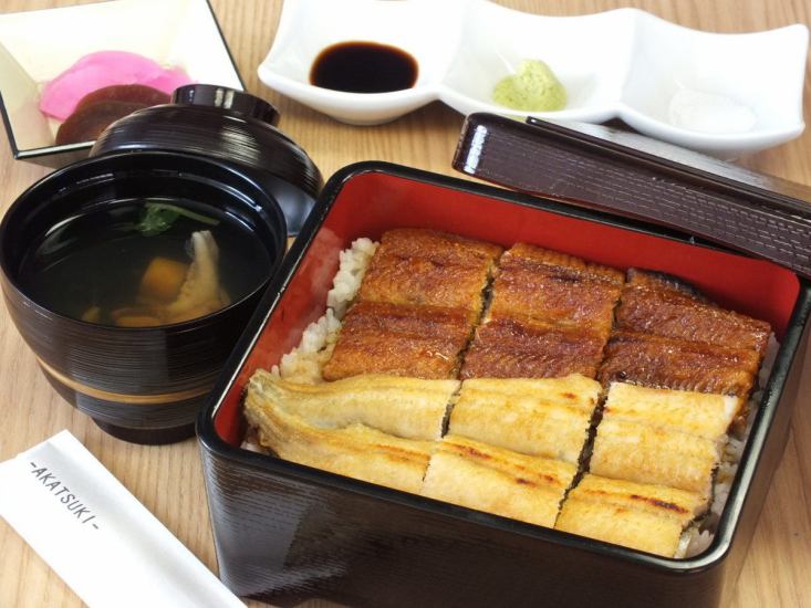 It is a recommended gem with white eel and kabayaki that uses one eel luxuriously.