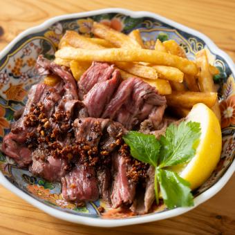 赤身の王様！牛ハラミのジューシーロースト、ポテトフライ添え