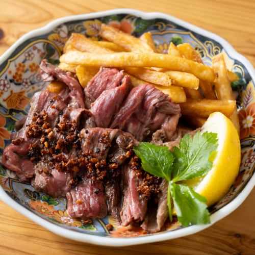 赤身の王様！牛ハラミのジューシーロースト、ポテトフライ添え