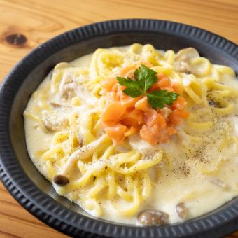 イタリア生まれ海育ち！生パスタ絶品の雲丹ボナーラ、タリアテッレ