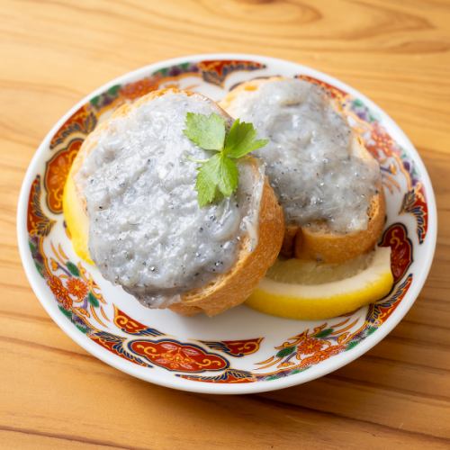 こぼれ生しらす&クリームチーズのブルスケッタ