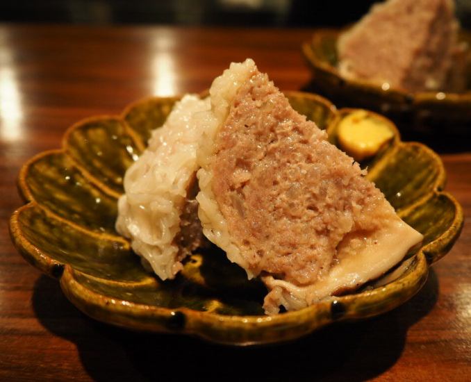 A Japanese izakaya that carefully prepares dishes using seasonal ingredients.
