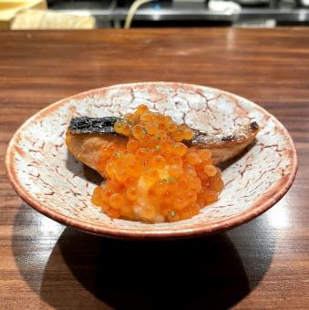 Salt-grilled salmon roe and grated salmon roe