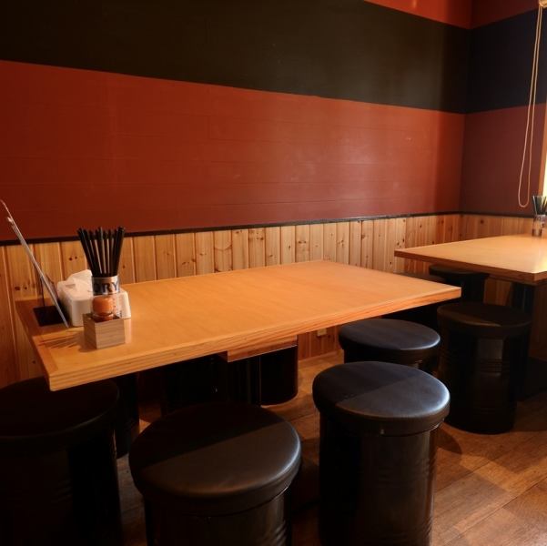  落ち着いた照明と、和モダンな内装が心地よい雰囲気を演出しています♪夜はうどん屋でありながら居酒屋スタイルに早変わりし、昼とはまた違った賑やかな空間をお楽しみいただけます。