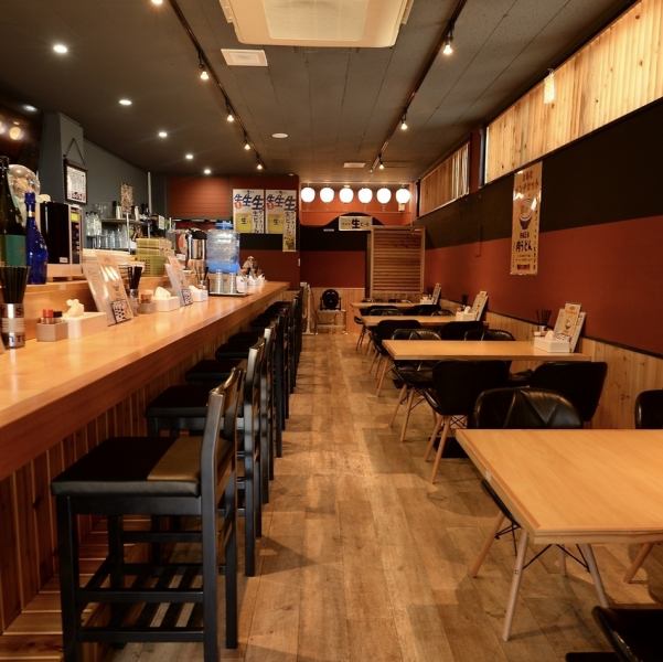 清潔感あふれる店内は、女性でも入りやすいおしゃれな空間です♪カウンター席もご用意しておりますので、お一人様でも気兼ねなくお食事をお楽しみいただけます◎