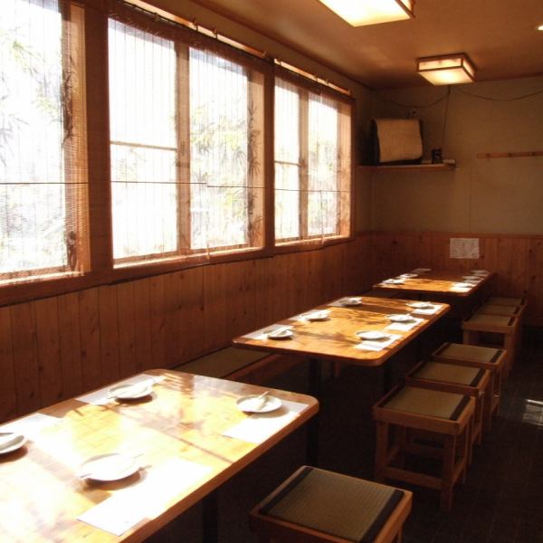 Family and table seat for small group gatherings.Relax in a peaceful Japanese space.It is perfect for banquets! There is a counter seat, a table seat, a Zashiki (small rising) seat.Available for private use: 30 people ~ Available for reservation.Maximum number of people is 37 ♪ Please use for ceremonial occasions / legal / alumni / welcome reception.