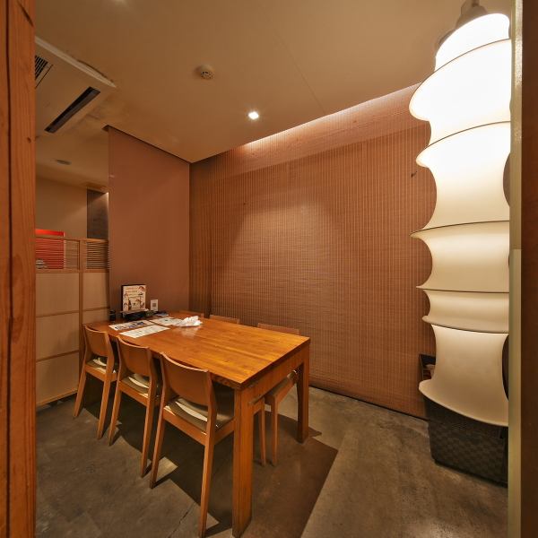 広いテーブル席でごゆっくりとお食事をお楽しみいただけます。ご家族での行事や接待など、幅広いシーンにご活用いただけます。