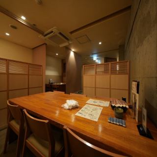 レイアウト変更も柔軟です！人数に合わせてテーブルを繋げたり、仕切りを設けるなど、柔軟な席配置が可能です。（※予約時にご相談ください）