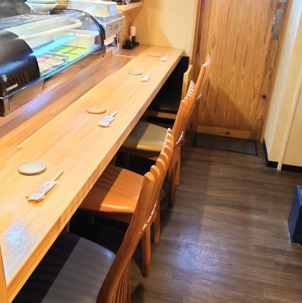 お一人様もOKのカウンター席はX名様まで対応可能！仕事帰りにふらっとお立ち寄りください♪