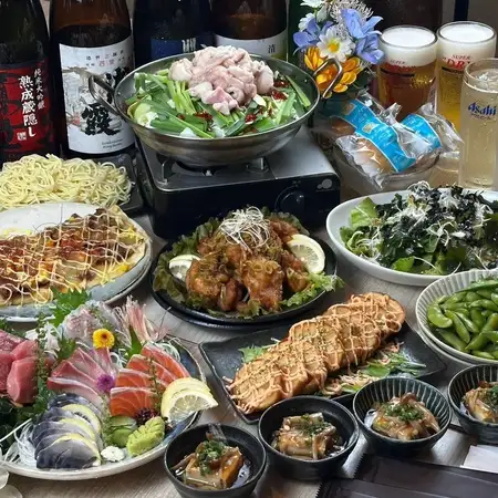 If you're looking for a hearty meal, this is it!! Hakata-style beef offal hot pot x 3 kinds of sashimi! A satisfying 9-course meal.[2-hour all-you-can-drink for 4500 yen]