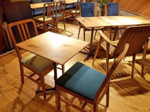 If you connect all the tables, it can be used by up to 12 people ♪