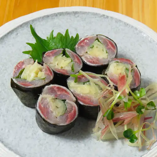 沙丁鱼和腌姜卷