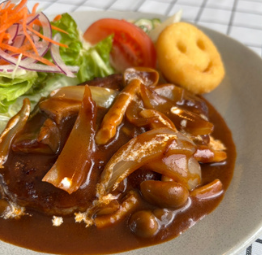 手捏ねハンバーグ定食【1200円】ご飯・味噌汁付