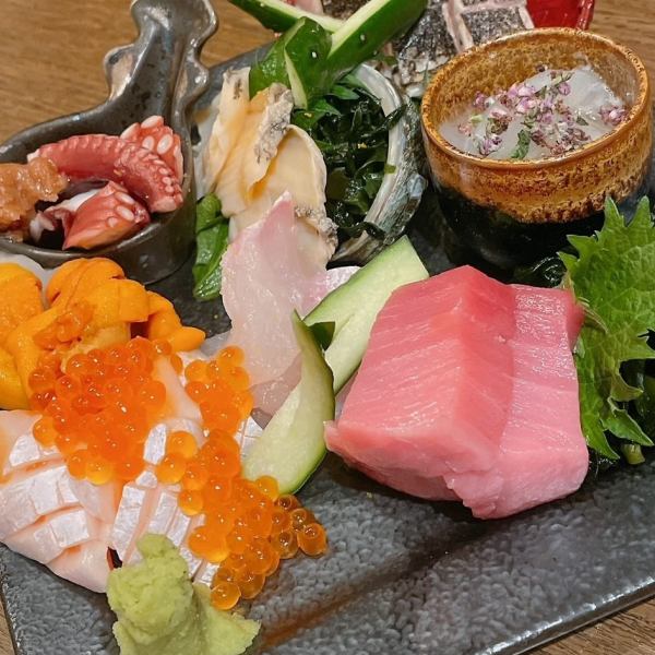 旬魚のお造り5種、8種（税込1078円～）