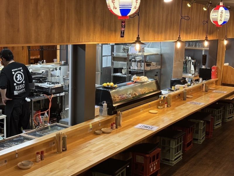 로 끝이 보이는 카운터.신선한 소재를 살린 조리법으로 제공하겠습니다.