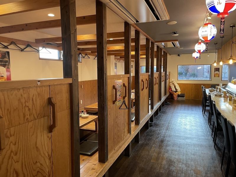 カウンターと掘りごたつで、お一人様や少人数の飲み会~30名様規模の大きな宴会までどんなお客様でも愉しんでいただけます。お気軽にご相談ください!